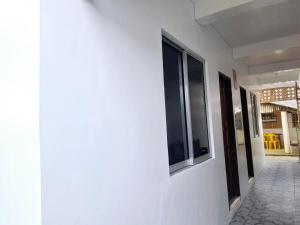 a white wall with windows in a hallway at Alexa's Homestay in Burgos