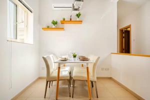 Fotografie z fotogalerie ubytování Seaview Jacuzzi 3BR Penthouse v destinaci Is-Swieqi