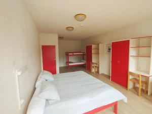 Postel nebo postele na pokoji v ubytování Gite du Domaine Laffraut + 27 fotografií