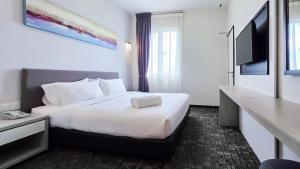 Postelja oz. postelje v sobi nastanitve Amansari Hotel Nusajaya