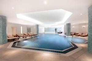 Bazén v ubytování Hilton Berlin nebo v jeho okolí