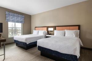 Hampton Inn And Suites Logan, Ut客房内的一张或多张床位