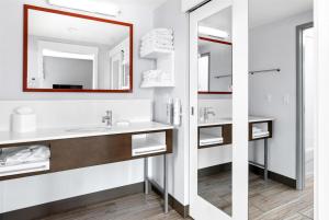 Hampton Inn And Suites Logan, Ut的一间浴室
