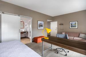 Hampton Inn And Suites Logan, Ut客房内的一张或多张床位