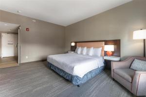 Hampton Inn And Suites Logan, Ut客房内的一张或多张床位