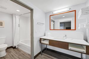 Hampton Inn And Suites Logan, Ut的一间浴室