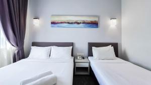 Postelja oz. postelje v sobi nastanitve Amansari Hotel Nusajaya