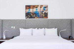 Ein Bett oder Betten in einem Zimmer der Unterkunft Radisson Hotel Decapolis Miraflores