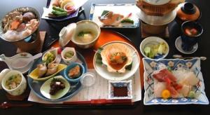 佐渡市にあるHotel New Katsuraの食器 +37枚の写真