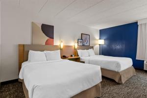 Postel nebo postele na pokoji v ubytování Spark by Hilton Wytheville Holston Rd I 81 + 23 fotografií