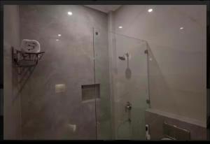 Ένα μπάνιο στο The carmine house +5 φωτογραφίες