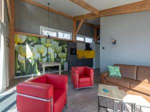 Posezení v ubytování Holiday Home Callantsoog near Beach