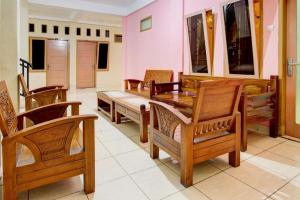 TV a/nebo společenská místnost v ubytování OYO Life 93662 Kost Pak Budi