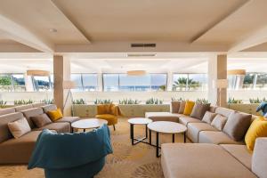 Ein Sitzbereich in der Unterkunft Hotel Plavi Plava Laguna