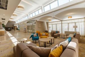 Ein Sitzbereich in der Unterkunft Hotel Plavi Plava Laguna
