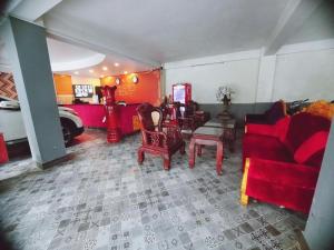 Khu vực ghế ngồi tại RUBY HOTEL