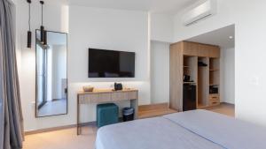 TV a/nebo společenská místnost v ubytování Hotel Athina