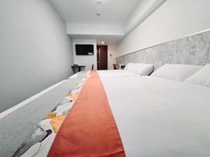 Postel nebo postele na pokoji v ubytování 嵐 Hotel Arashi Tengachaya No005