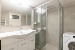 Kúpeľňa v ubytovaní Splendid 3BR Apartment close to Olympic Stadium + 24 fotografií