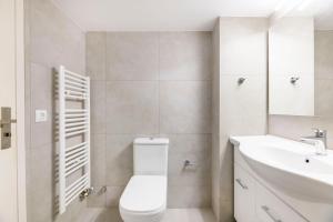 Kúpeľňa v ubytovaní Splendid 3BR Apartment close to Olympic Stadium