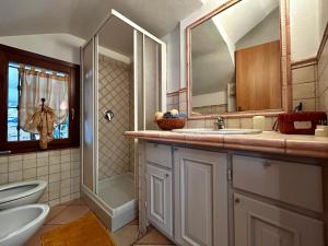 A bathroom at Appartamento G&G