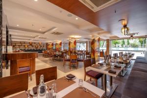 Restaurace v ubytování Quality Inn Patria Suites, Rajkot