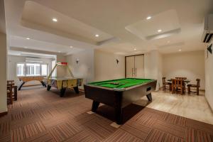 Biliár nebo kulečník v ubytování Quality Inn Patria Suites, Rajkot