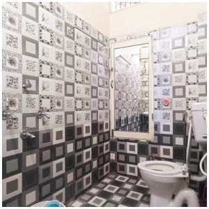 Hotel Priyan-Shi Palace AC OR NON AC ROOM Outstanding Property In Ujjain的一间浴室
