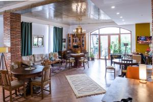 TV a/nebo společenská místnost v ubytování Hotel mia Telavi