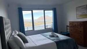Postel nebo postele na pokoji v ubytování Vaneric Stays - Goldleaf Getaways 10