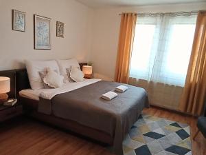 Posteľ alebo postele v izbe v ubytovaní Orient Apartmanház