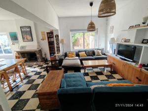 a living room with a couch and a tv at Relax Ferrandiz in Málaga