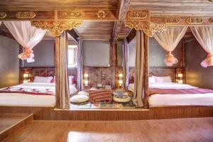 Postel nebo postele na pokoji v ubytování Shangri-La Youran Valley Inn