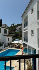 The swimming pool at or close to Hotel Sant March