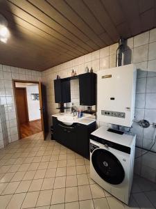 Kuchyň nebo kuchyňský kout v ubytování Pension mitten im Pfälzerwald