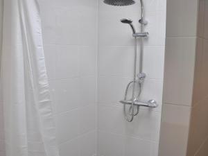 Ένα μπάνιο στο Bungalow in Callantsoog near Sandy Beaches +4 φωτογραφίες