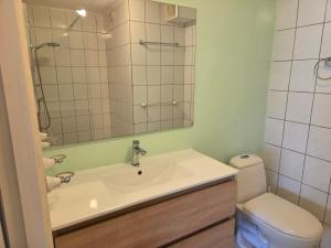 Kopalnica v nastanitvi Seru Coral Apartment