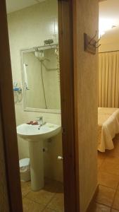 Koupelna v ubytování hostal Decerca Prádena