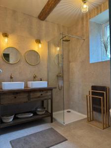 Koupelna v ubytování Les Romarins - 5 chambres