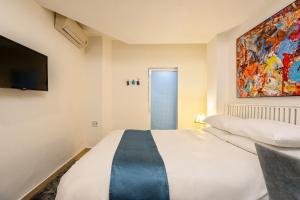 Postel nebo postele na pokoji v ubytování Alpina Regal Hotel