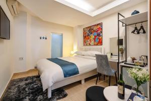 Postel nebo postele na pokoji v ubytování Alpina Regal Hotel