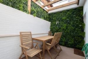 Balkoni atau teres di The Secret Garden Stay