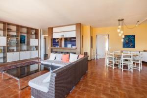 a living room with a couch and a table at Casa Rolf-Grande appartamento con vista lago in Pai +18 photos