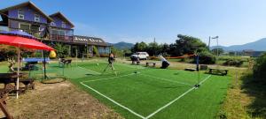 Tenis a/nebo squash v ubytování Jun Live Pension in Gangwha nebo okolí