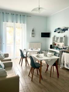 A television and/or entertainment centre at La Boa B&B