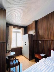 Postel nebo postele na pokoji v ubytování Khách sạn Đoàn Vượng Đà Lạt
