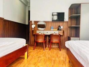 Postel nebo postele na pokoji v ubytování Khách sạn Đoàn Vượng Đà Lạt
