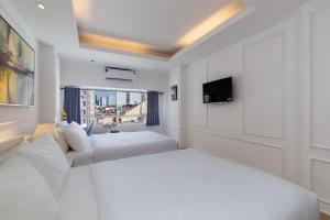 Postel nebo postele na pokoji v ubytování Alpina Regal Hotel