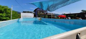 Bazén v ubytování Jun Live Pension in Gangwha nebo v jeho okolí