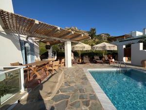 Bazén v ubytování Villa Paradise in Naxos nebo v jeho okolí